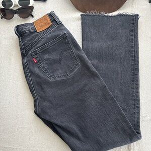 *SOLD* Levi’s premium ribcage bootcut 27 (fits like 26)